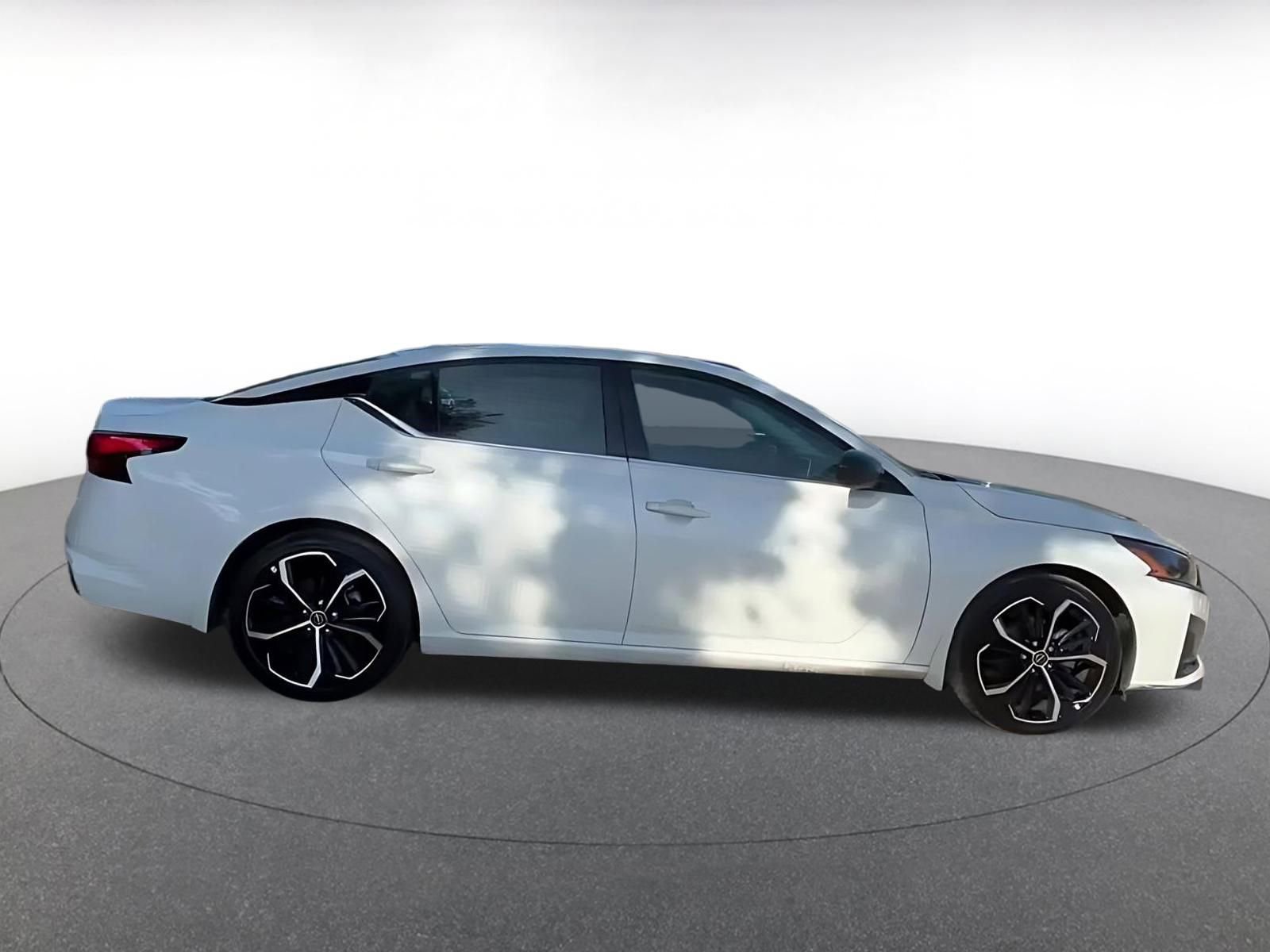 Used 2025 Nissan Altima 2.5 SR image 15