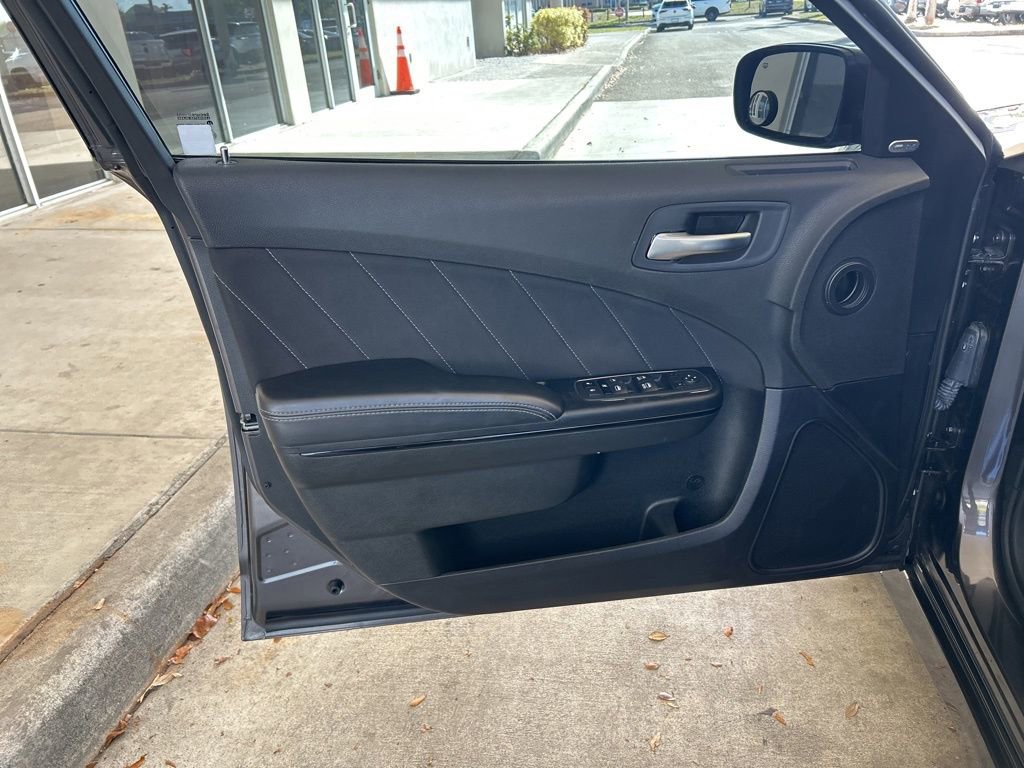 Used 2023 Dodge Charger R/T w/ Blacktop Package image 34
