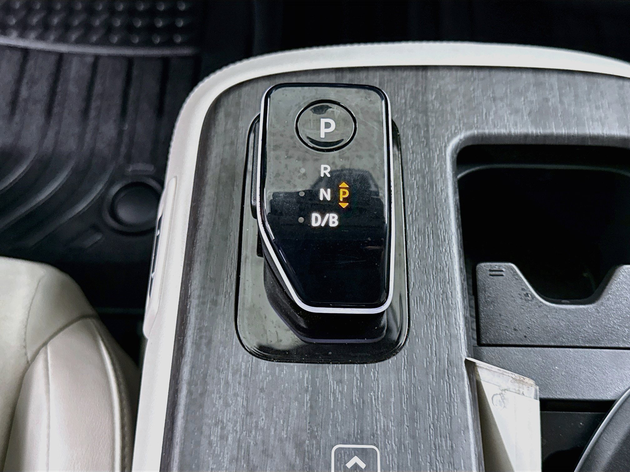 Used 2023 Nissan Ariya FWD image 25