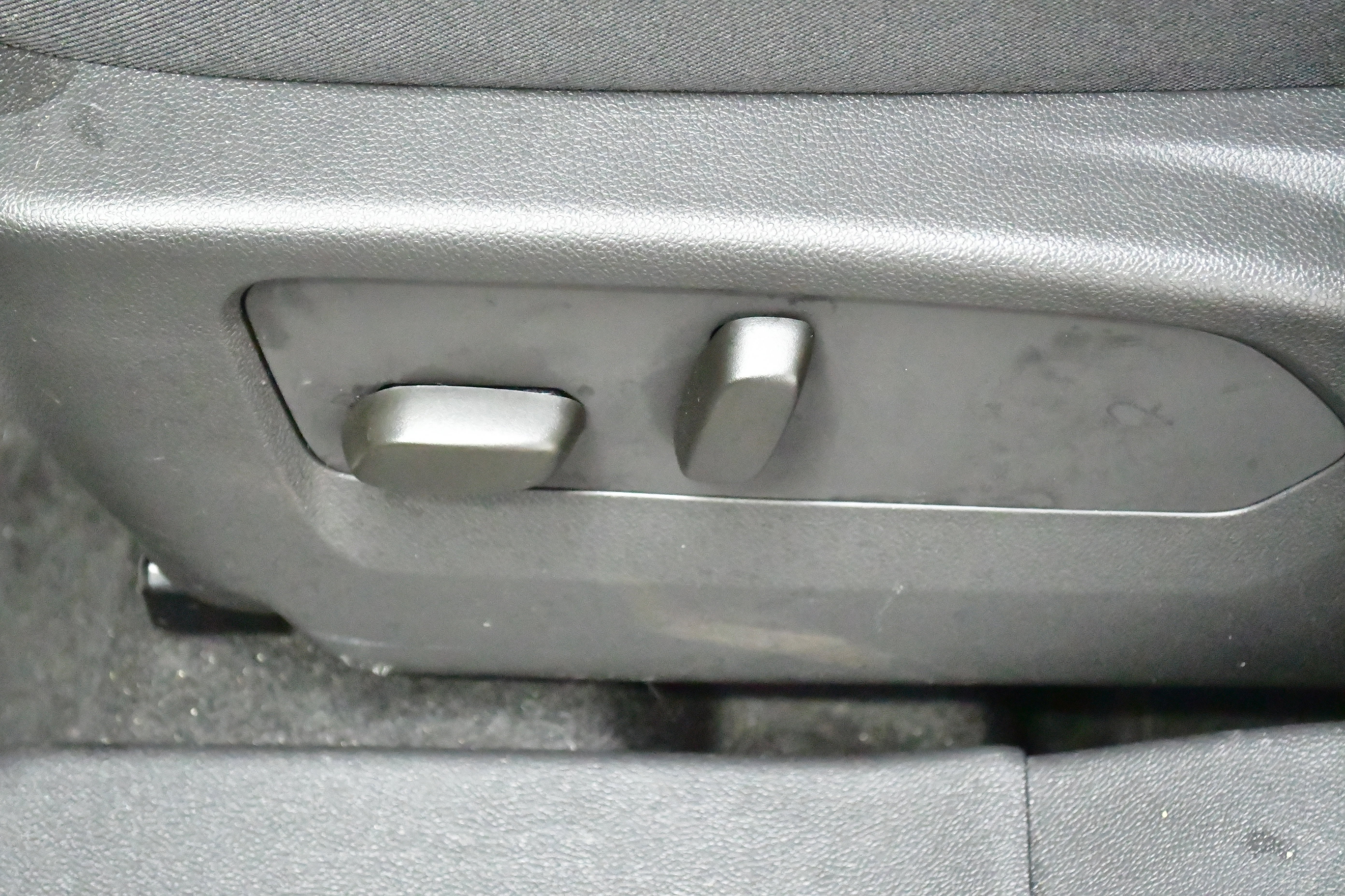 Used 2023 Buick Envision Essence w/ Sport Touring Package image 29