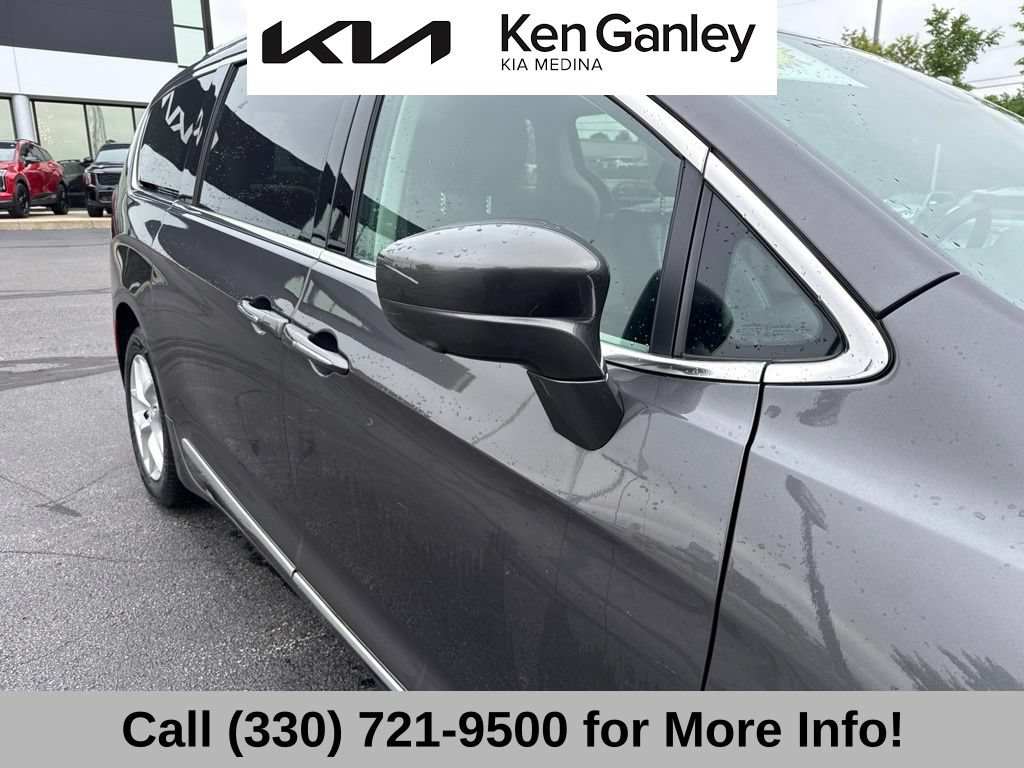 Used 2017 Chrysler Pacifica Touring-L Plus w/ Advanced Safetytec Group FWD image 20