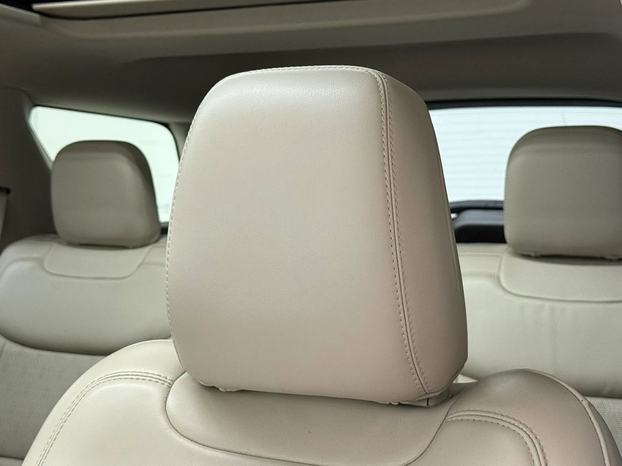 Used 2020 Ford Explorer Platinum w/ Premium Technology Package image 31