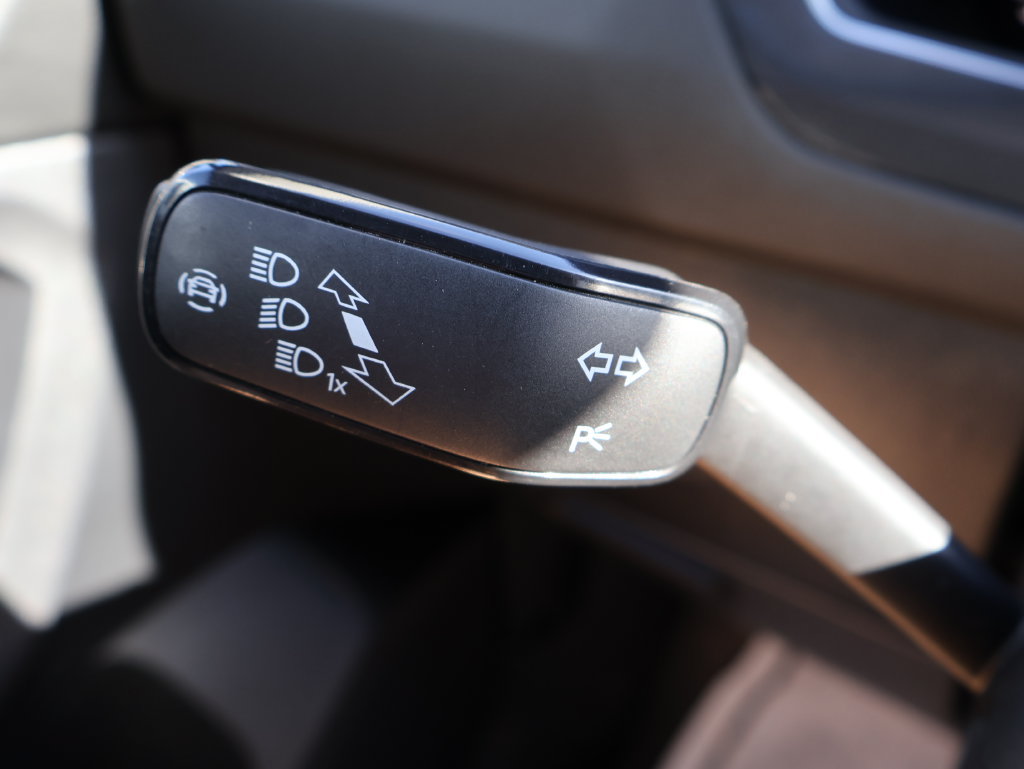 Used 2023 Volkswagen Tiguan SE AWD/4WD image 30