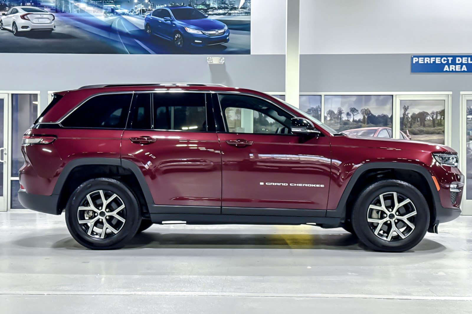 Used 2024 Jeep Grand Cherokee Limited AWD/4WD image 8