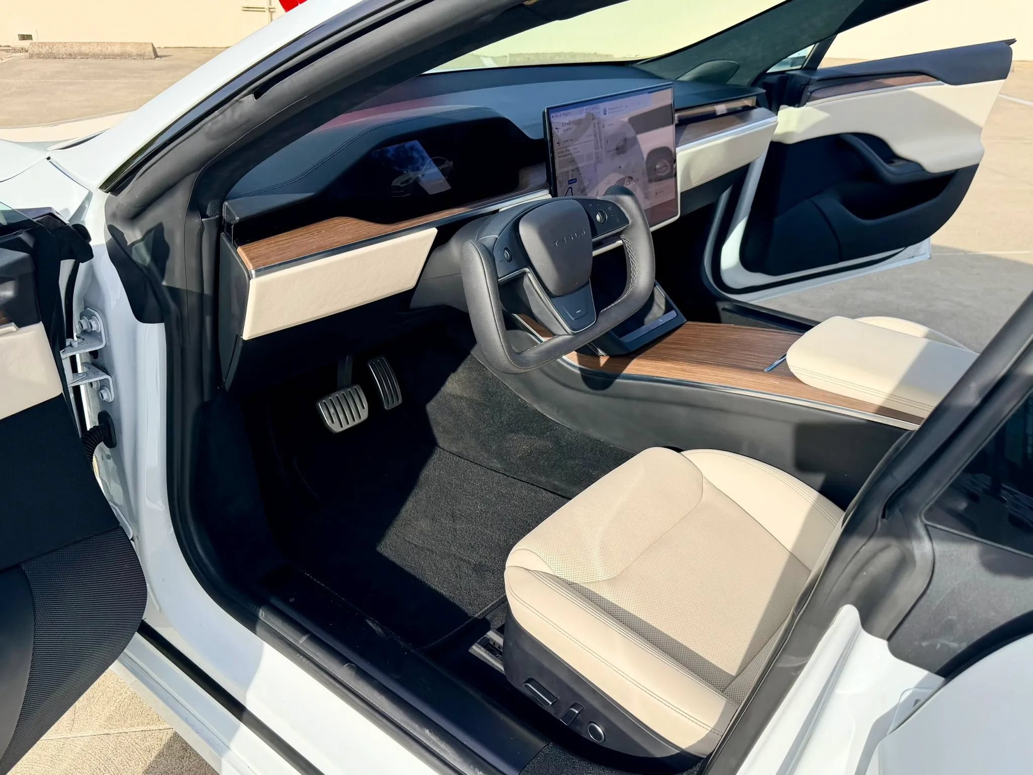 Used 2022 Tesla Model S Standard Range AWD/4WD image 39