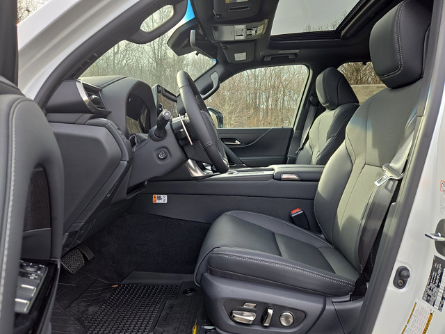 New 2025 Lexus LX 600 4WD w/ Luxury Package image 9
