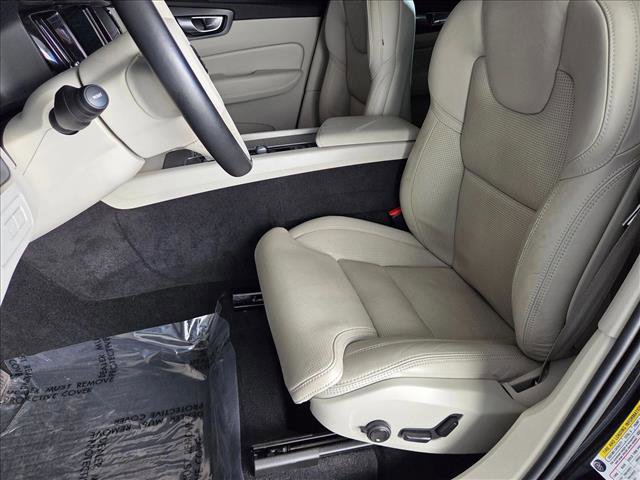 Used 2023 Volvo XC60 T8 Ultimate image 16
