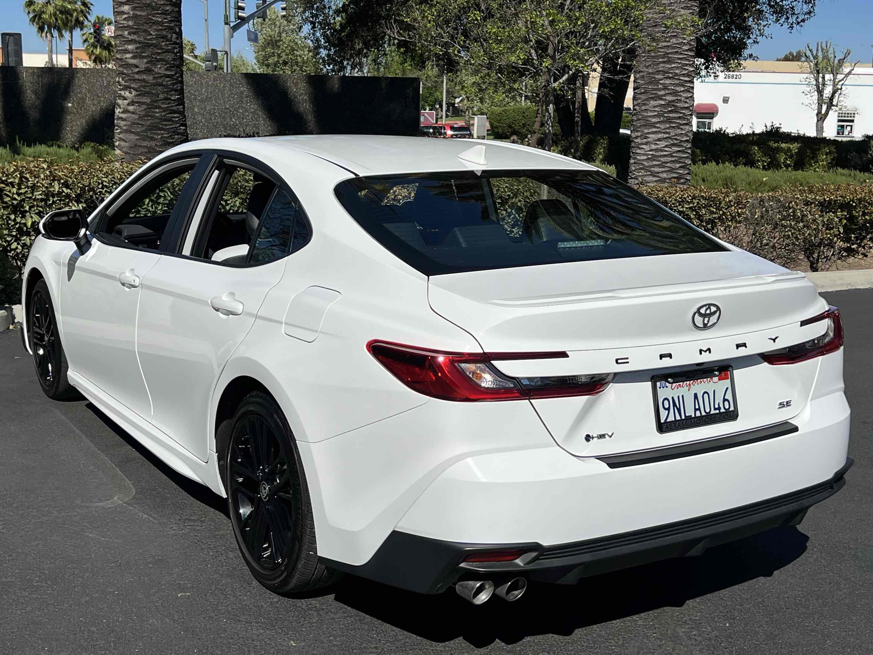 Used 2025 Toyota Camry SE image 2