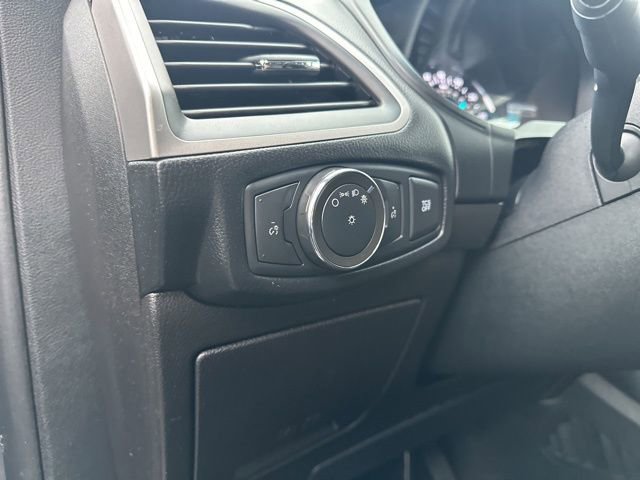 Used 2022 Ford Edge SEL image 25