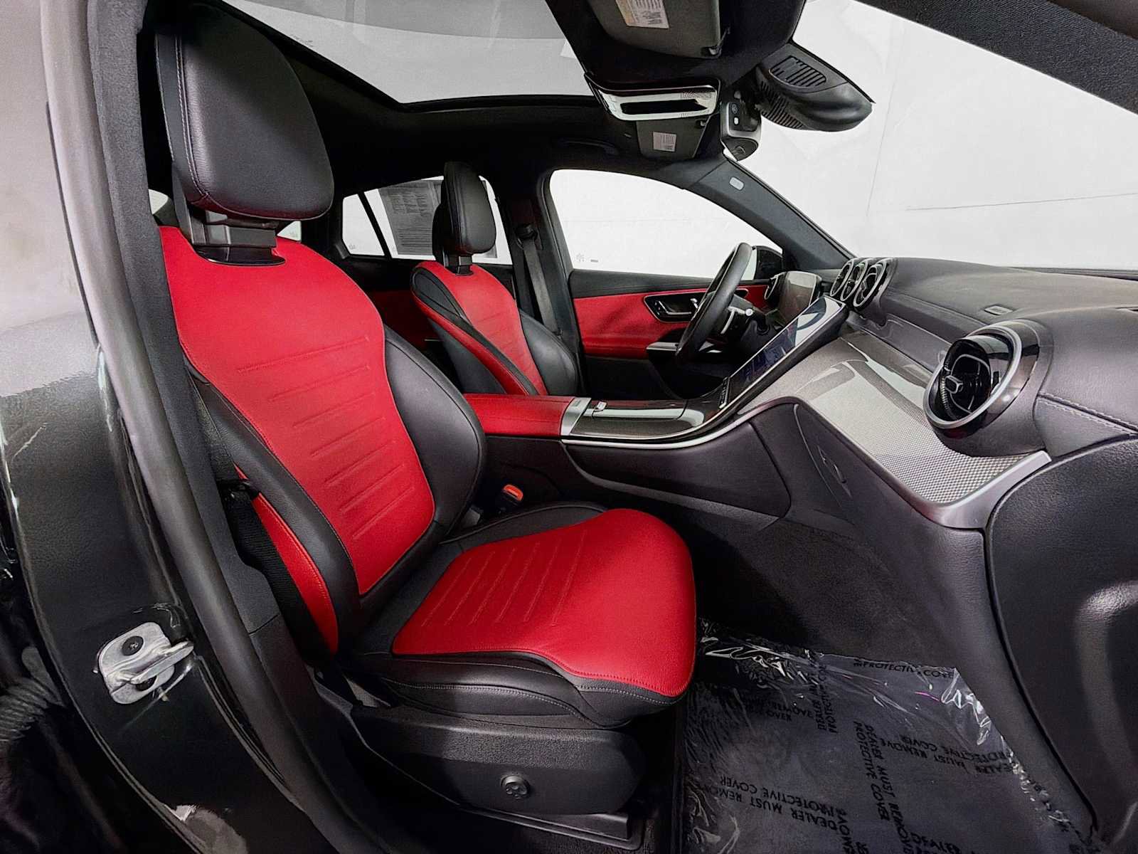 Used 2024 Mercedes-Benz GLC 300 4MATIC image 27