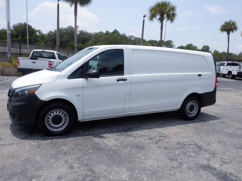 Used 2023 Mercedes-Benz Metris image 2