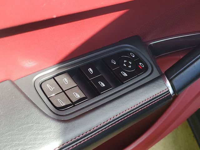 Used 2021 Porsche Cayenne Turbo image 19