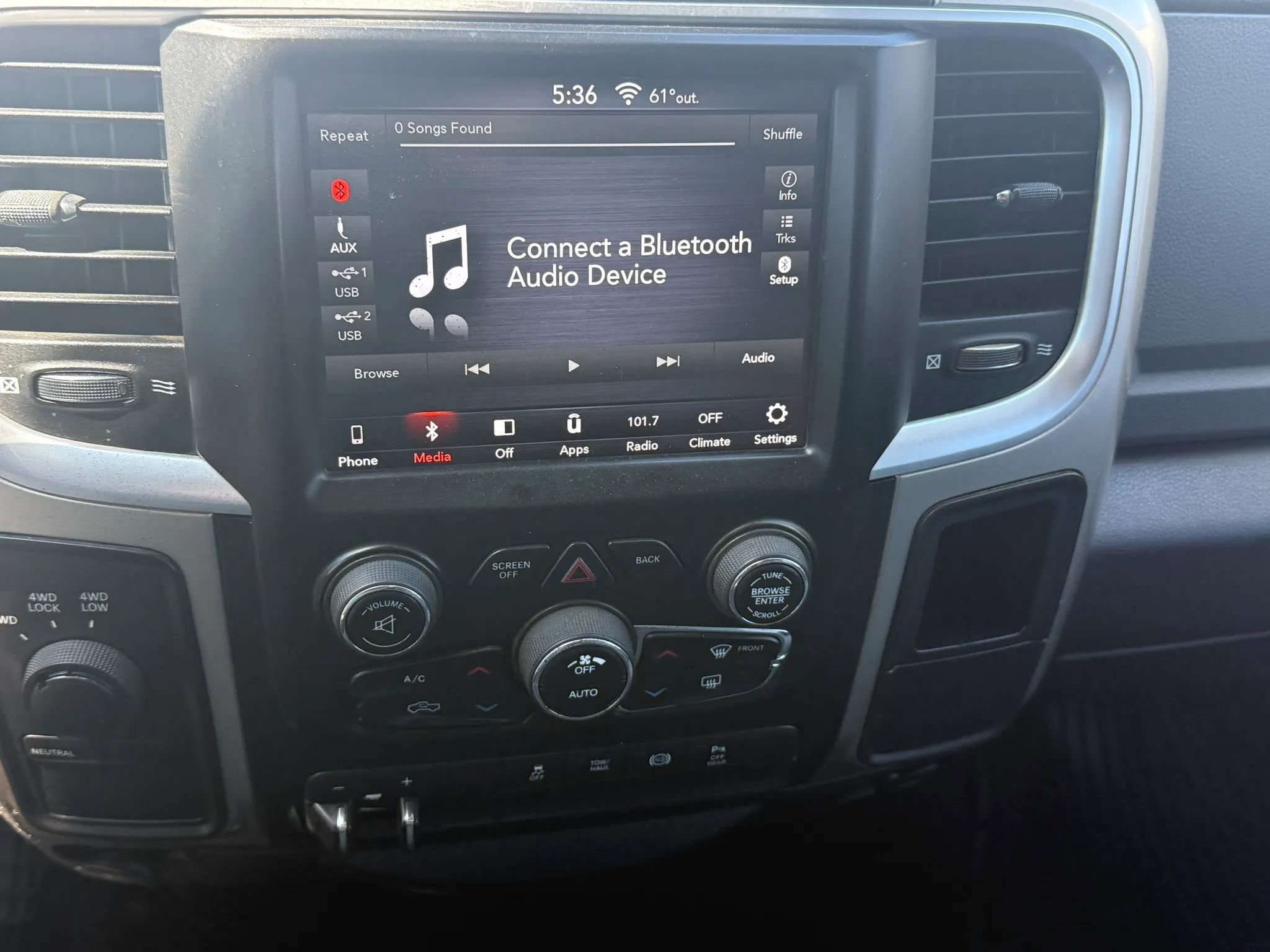 Used 2018 RAM 2500 SLT AWD/4WD image 12