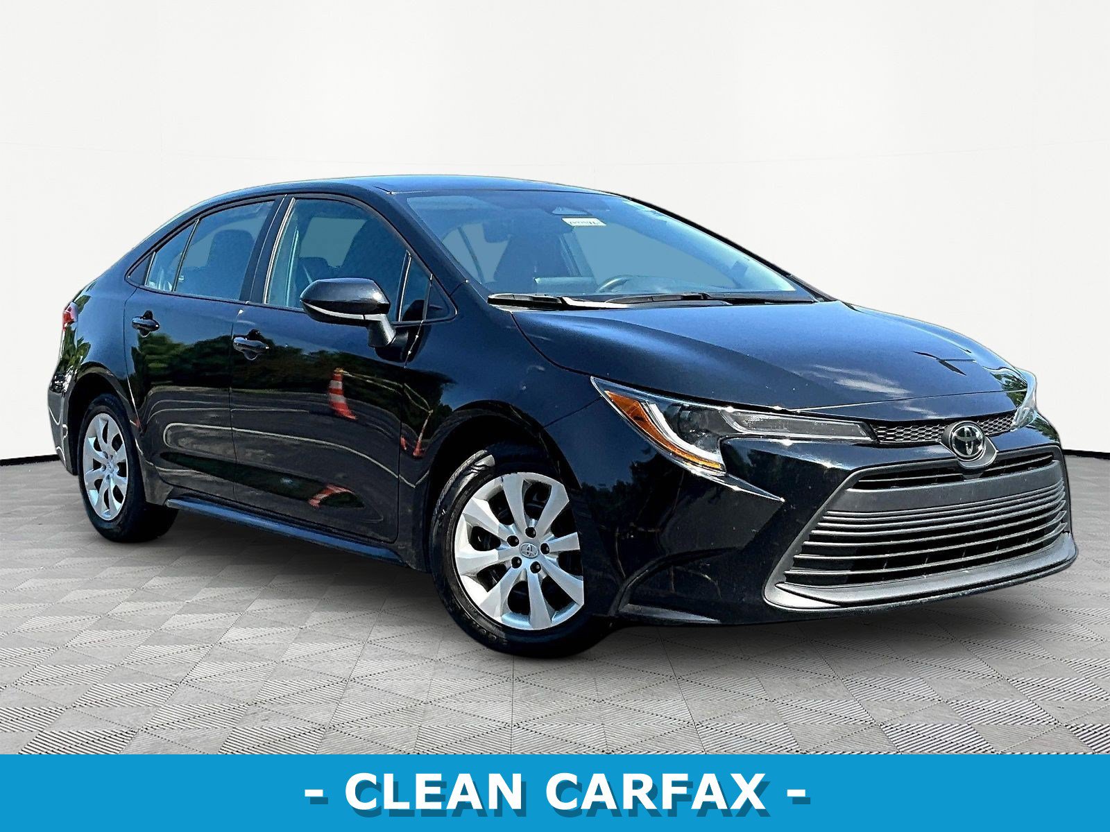 Used 2024 Toyota Corolla LE FWD image 3