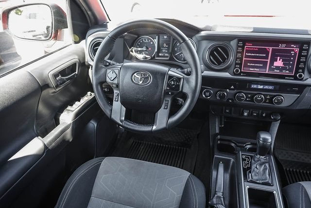 Used 2022 Toyota Tacoma TRD Off-Road AWD/4WD image 17