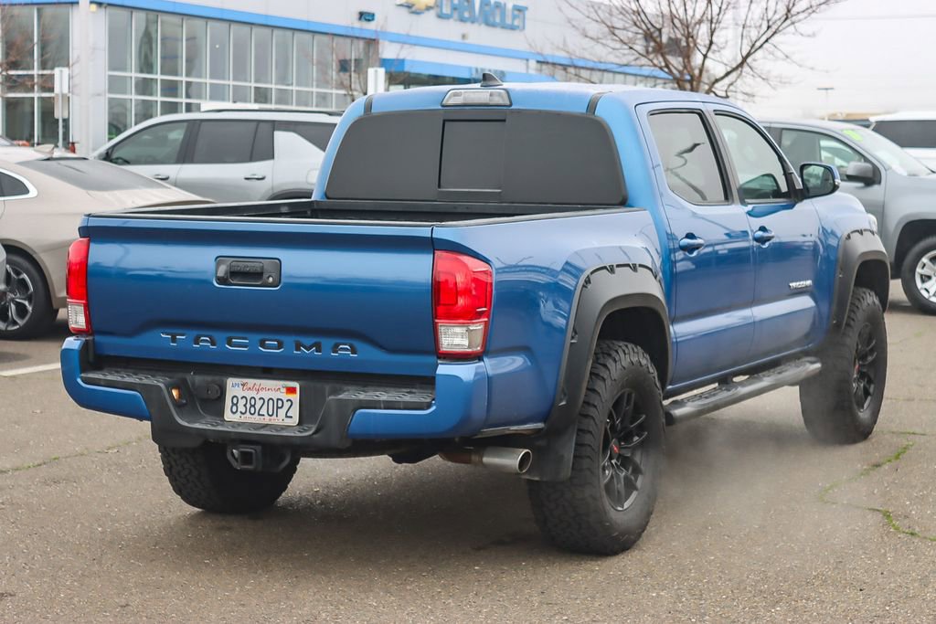 Used 2017 Toyota Tacoma TRD Sport w/ Tow Package image 4