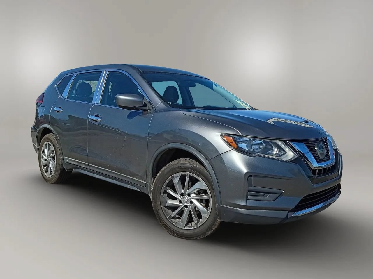 Used 2018 Nissan Rogue S FWD image 2