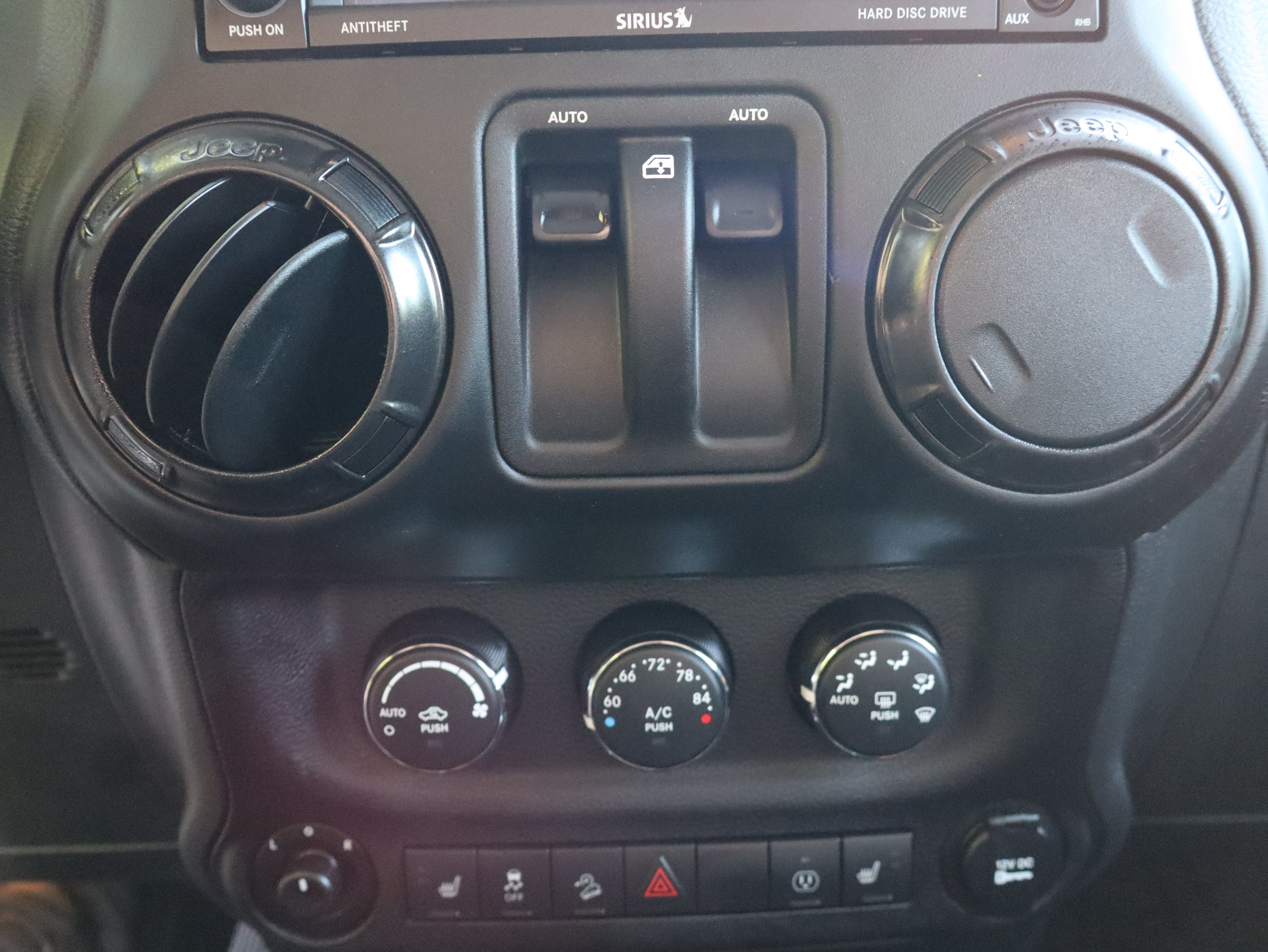 Used 2018 Jeep Wrangler Rubicon AWD/4WD image 39