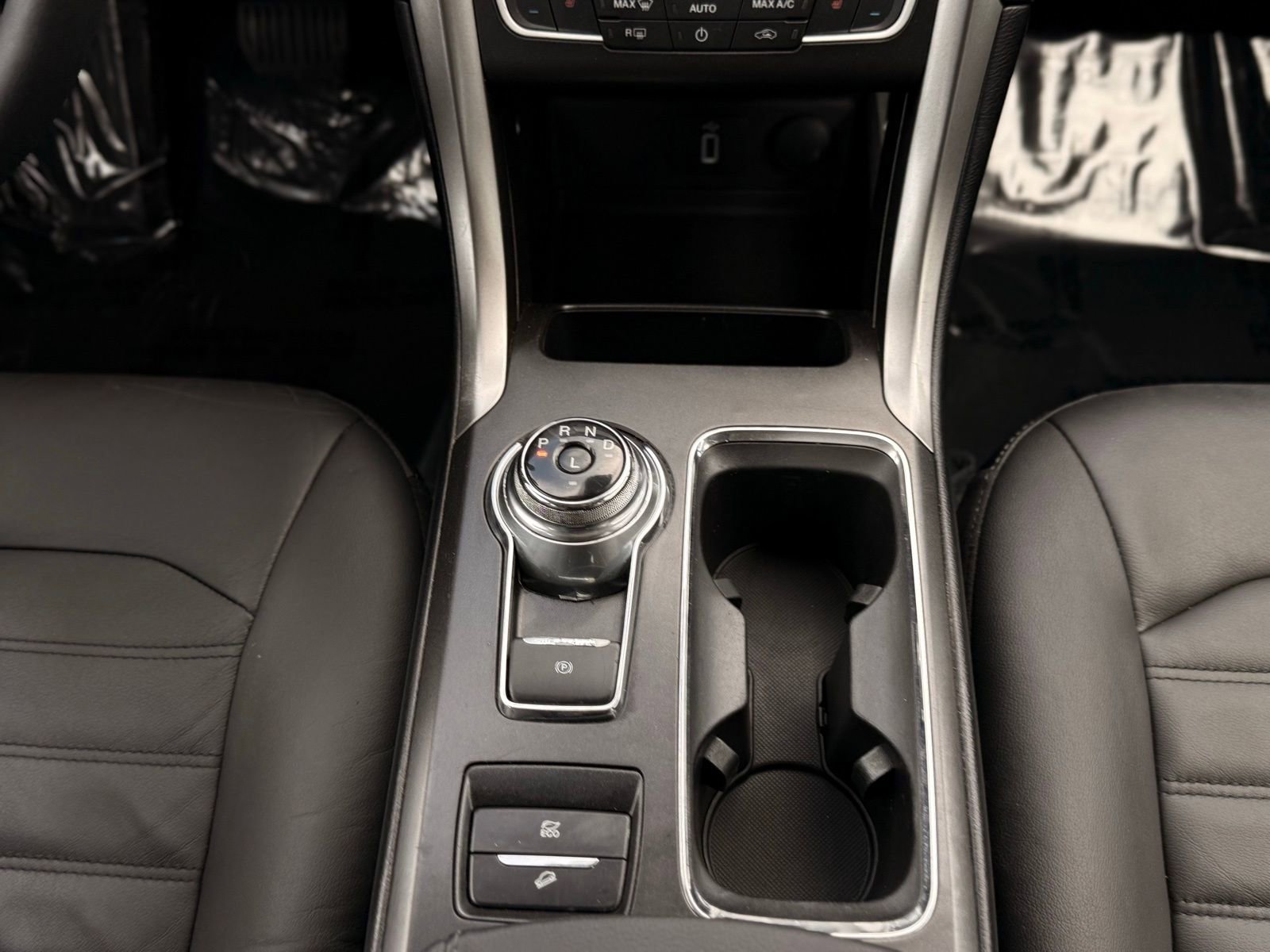 Used 2017 Ford Fusion SE w/ Equipment Group 602A image 27