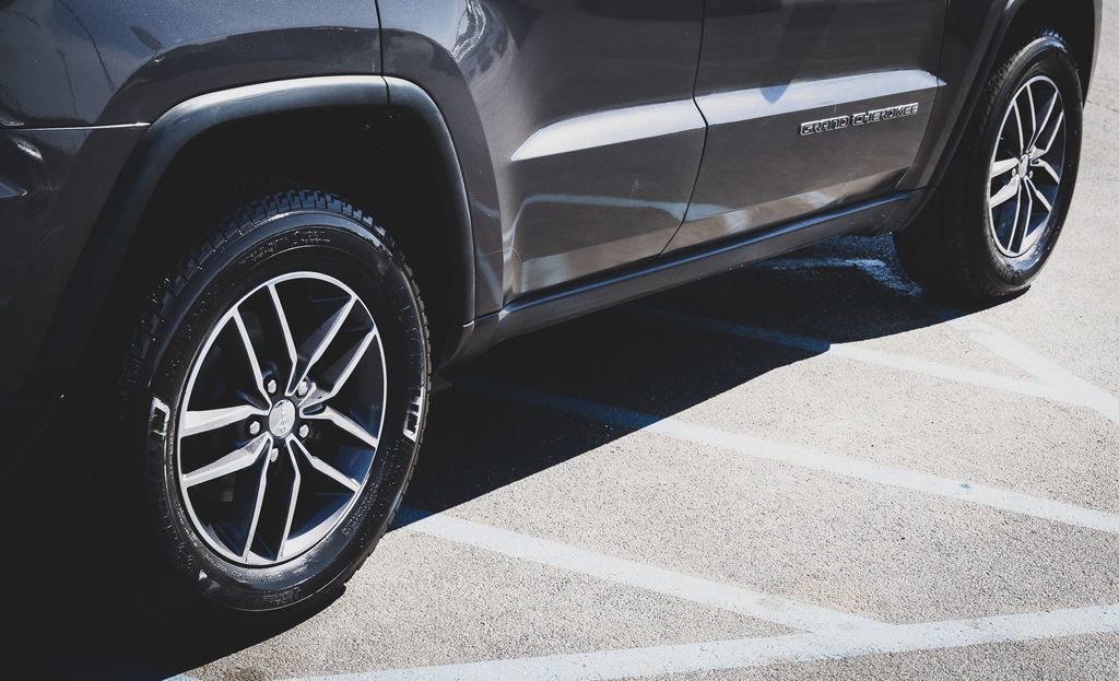 Used 2018 Jeep Grand Cherokee Limited image 32