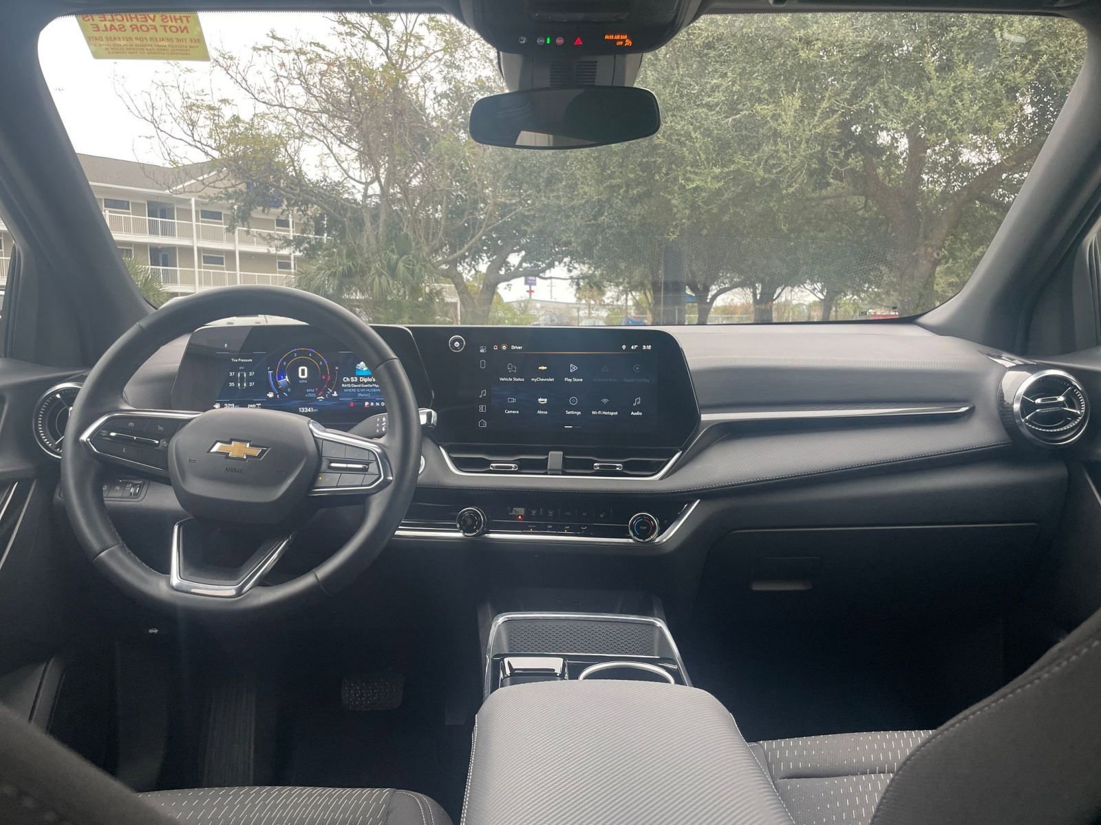 Used 2025 Chevrolet Equinox LT image 32