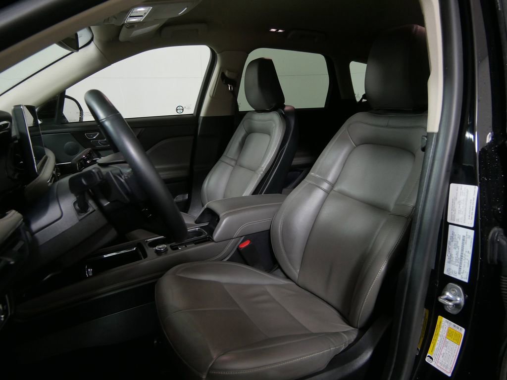 Used 2023 Lincoln Corsair Reserve w/ Towing Package image 10