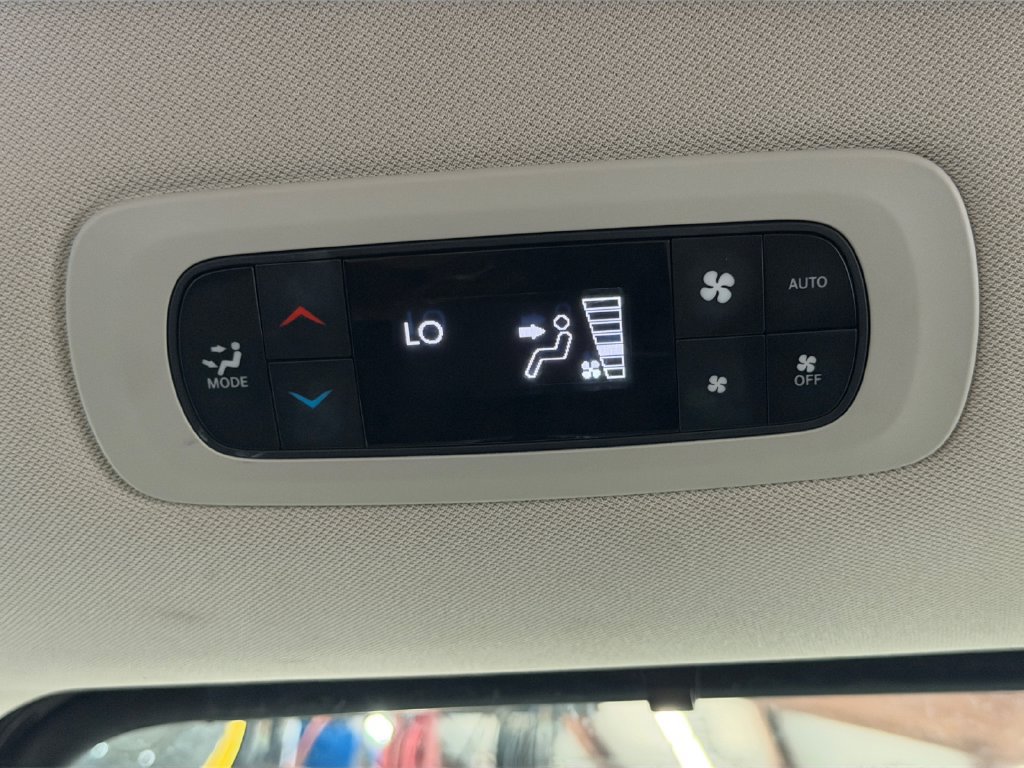 Used 2023 Chrysler Pacifica Touring-L FWD image 36