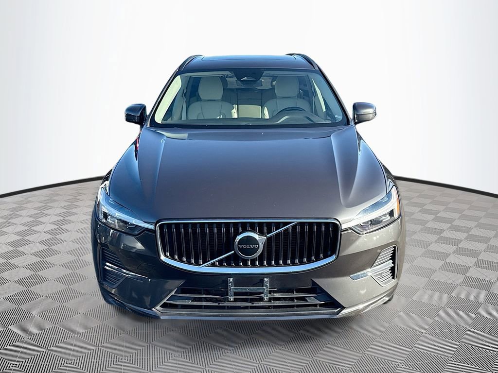 Used 2022 Volvo XC60 B5 Momentum AWD/4WD image 2