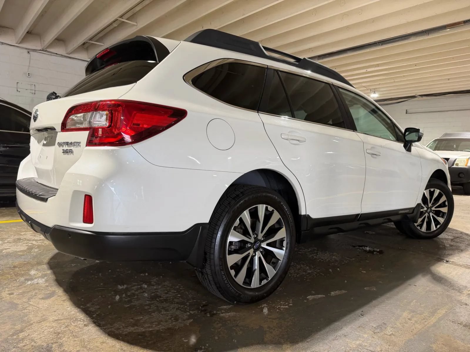 Used 2017 Subaru Outback 3.6R Limited AWD/4WD image 4
