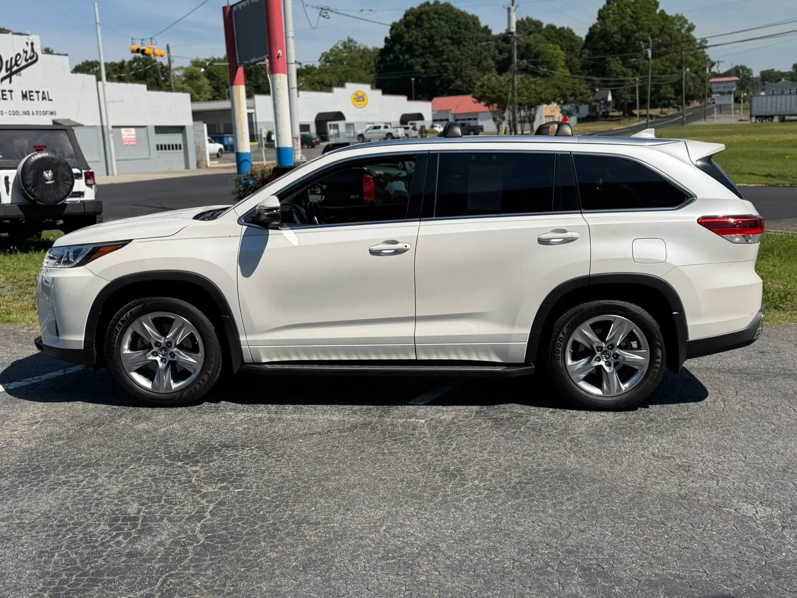Used 2018 Toyota Highlander Limited AWD/4WD image 8