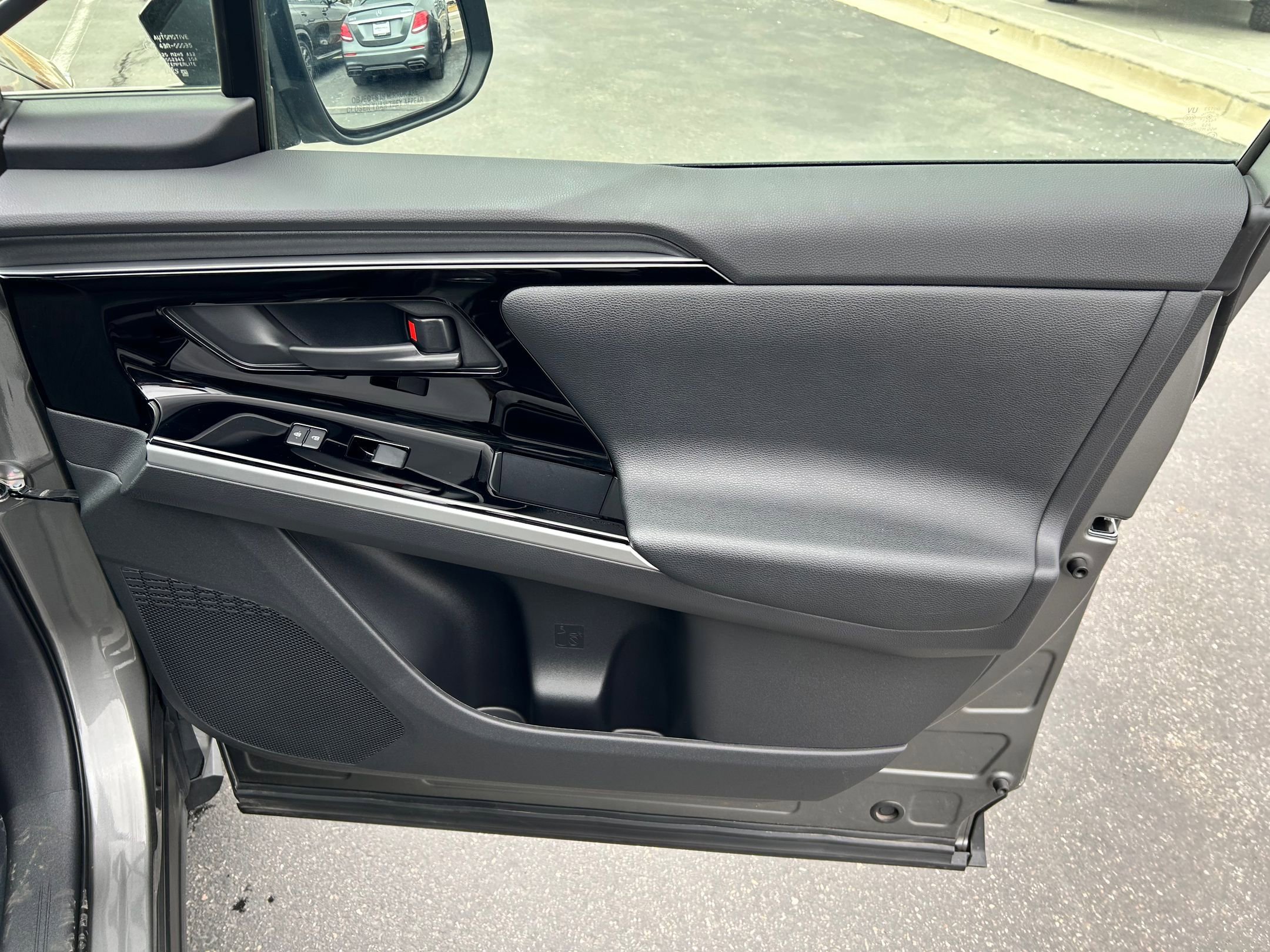 Used 2023 Toyota bZ4X XLE w/ Weather Package image 26