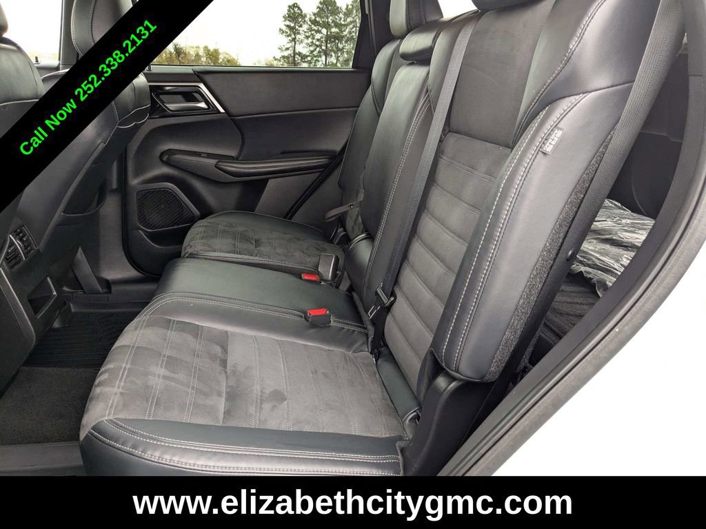 Used 2022 Mitsubishi Outlander SE image 16