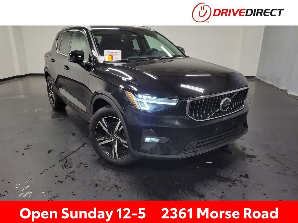 Used 2023 Volvo XC40 B5 Plus AWD/4WD video 1