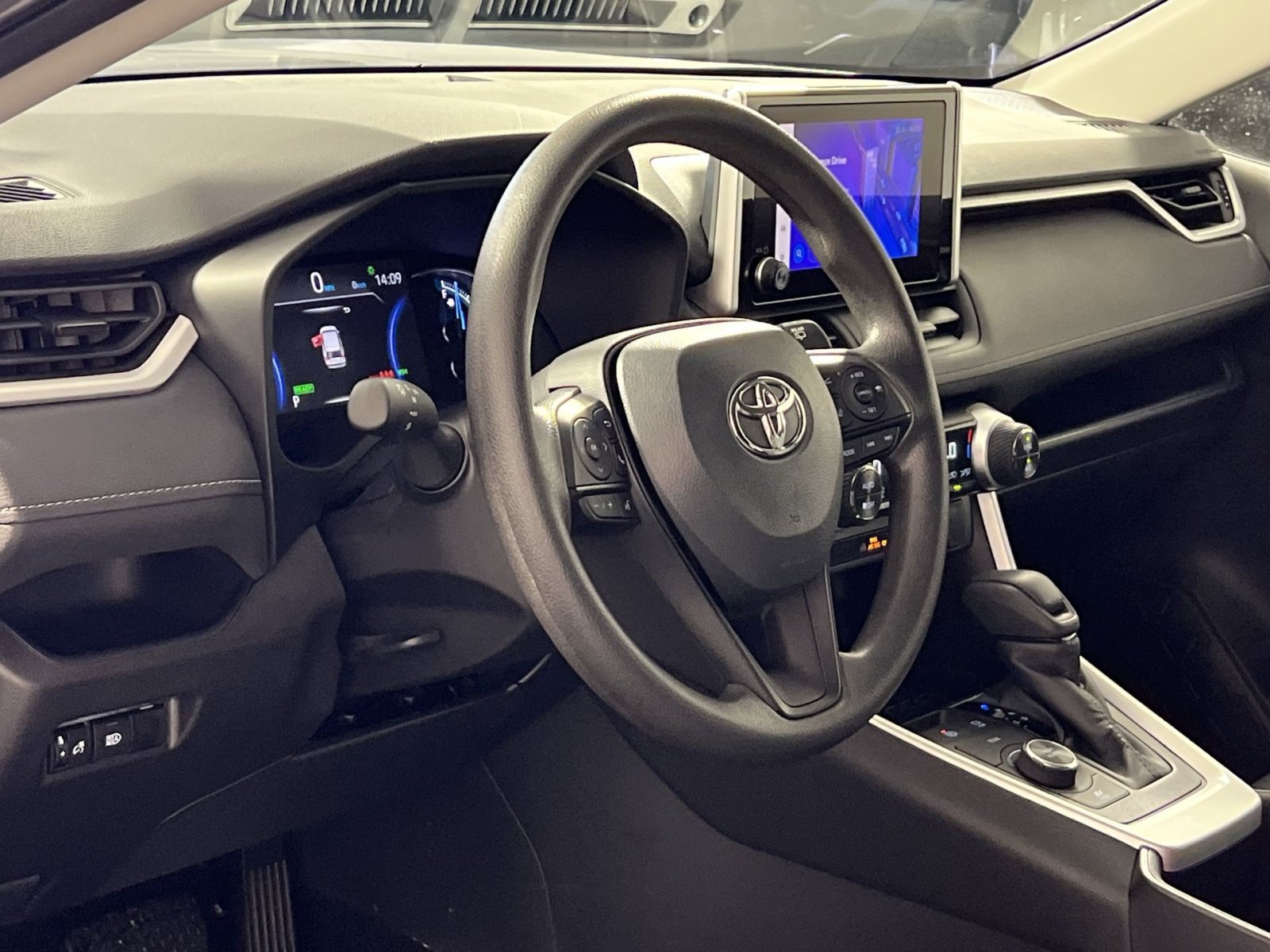 Used 2025 Toyota RAV4 XLE AWD/4WD image 16