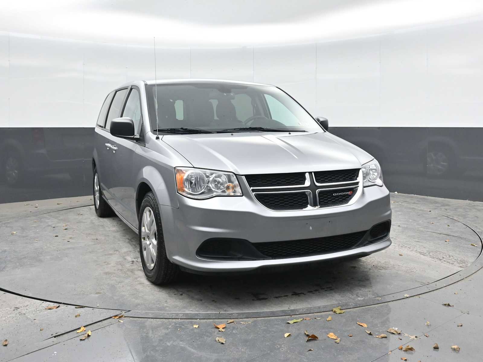 Used 2018 Dodge Grand Caravan SE w/ UConnect Hands-Free Group