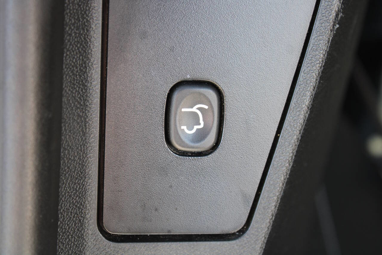 Used 2017 Dodge Grand Caravan SXT w/ Blacktop Package FWD image 15