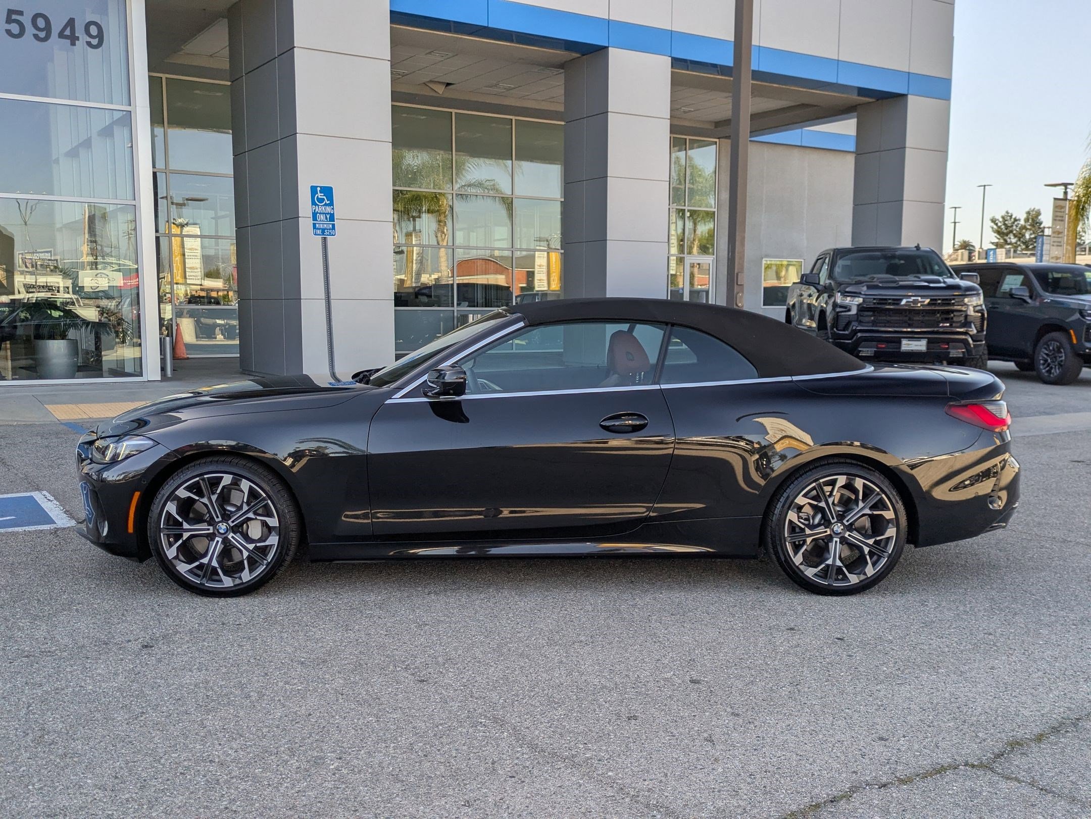 Used 2025 BMW 430i Convertible image 8