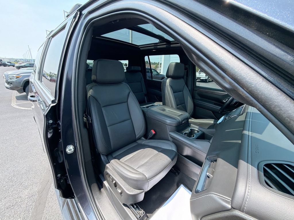 Used 2022 Chevrolet Suburban LT w/ Luxury Package AWD/4WD image 33