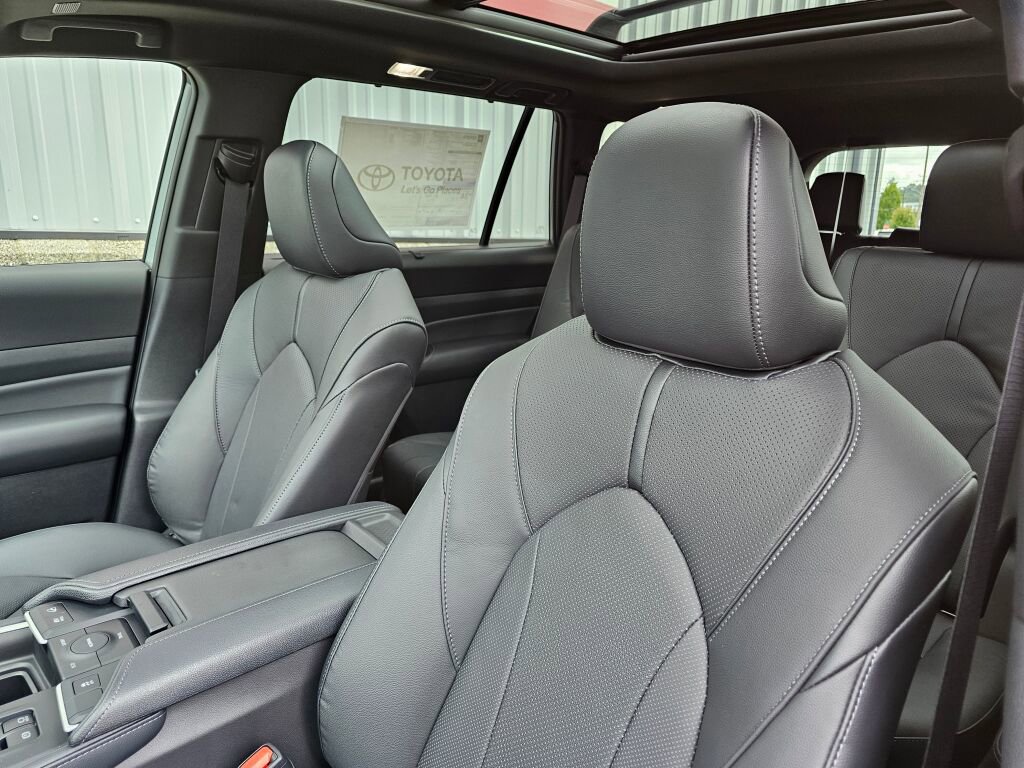 New 2025 Toyota Grand Highlander AWD Hybrid image 13