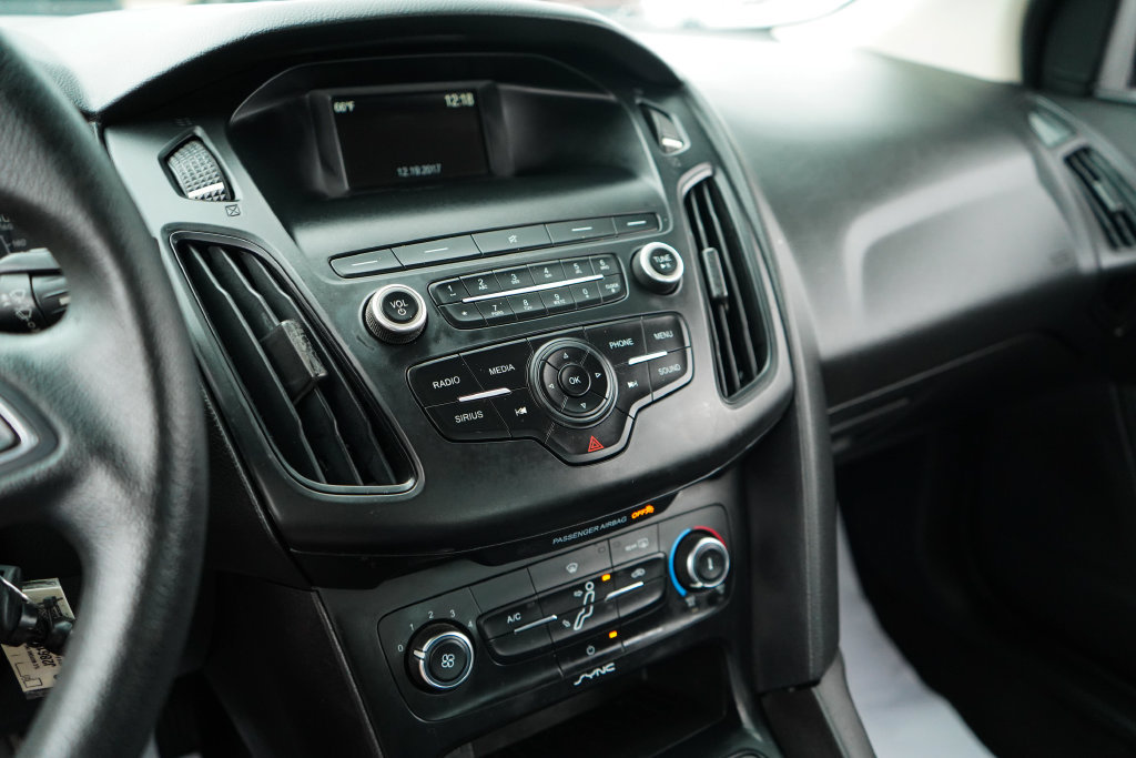 Used 2018 Ford Focus SE FWD image 7