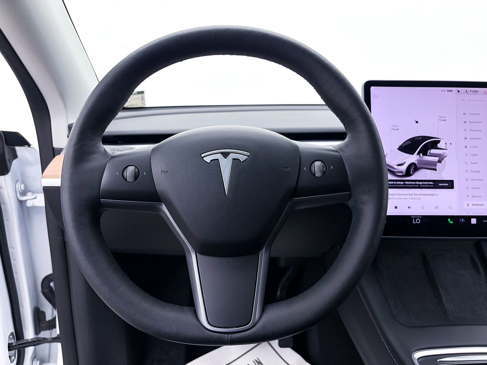 Used 2022 Tesla Model Y Long Range image 27