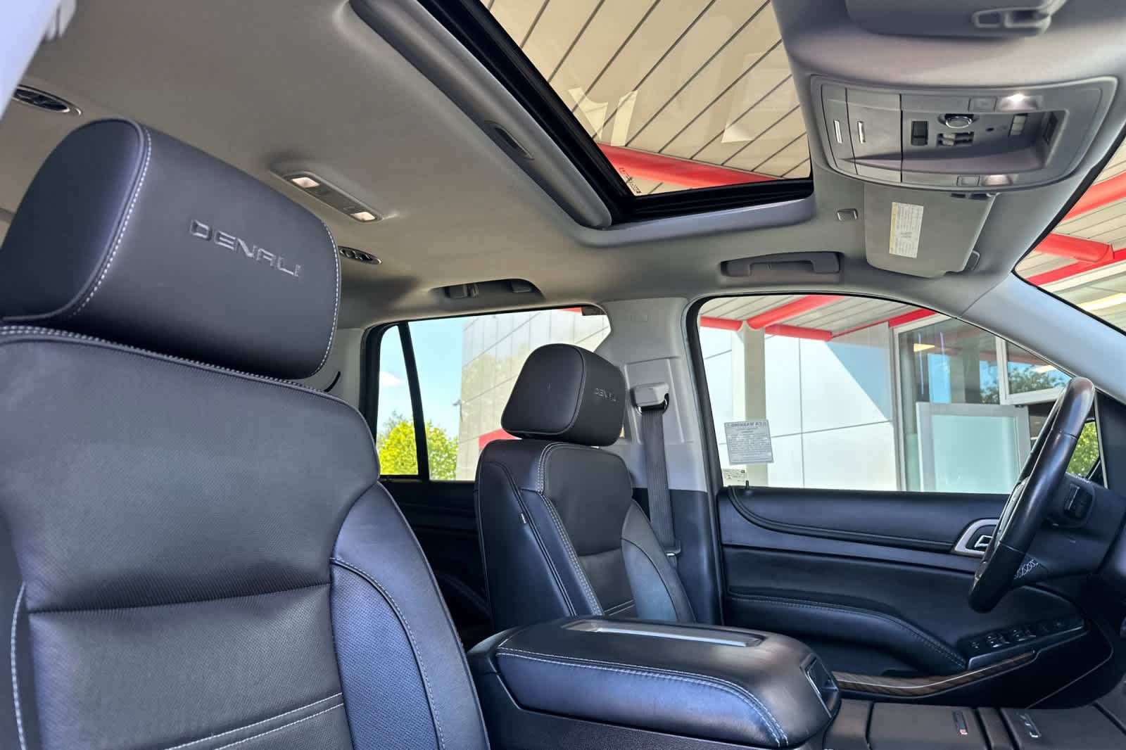 Used 2020 GMC Yukon Denali w/ Denali Premium Package AWD/4WD image 19