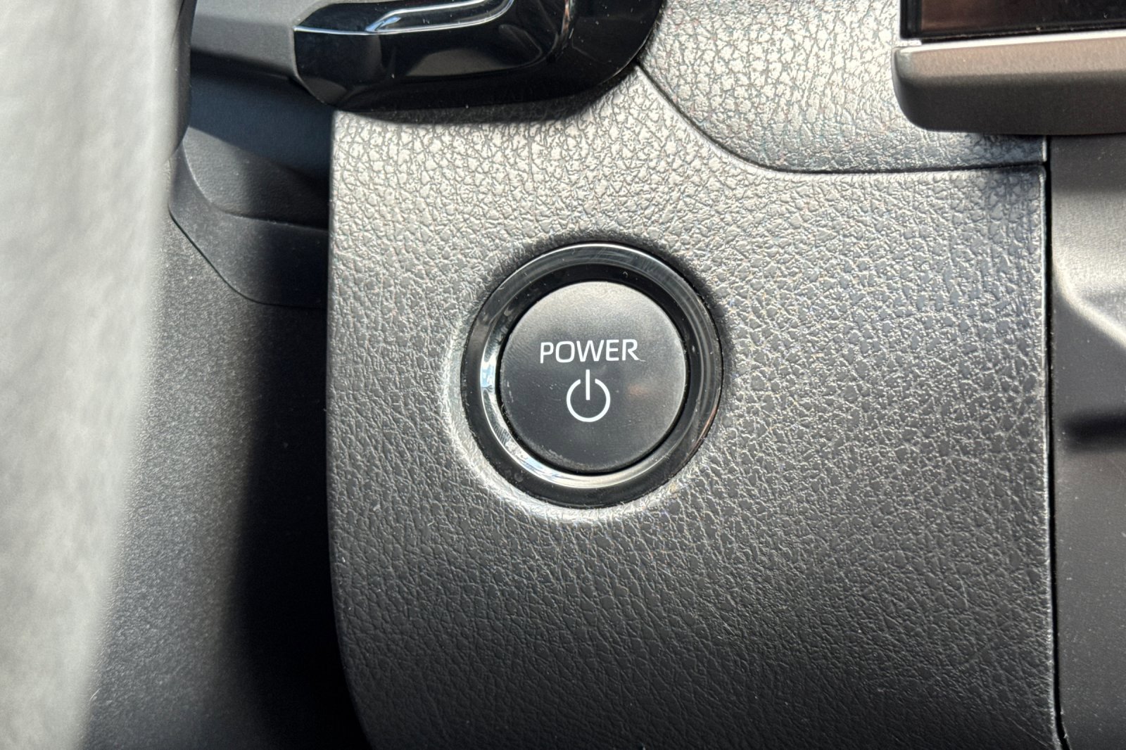Used 2025 Toyota Camry LE FWD image 32