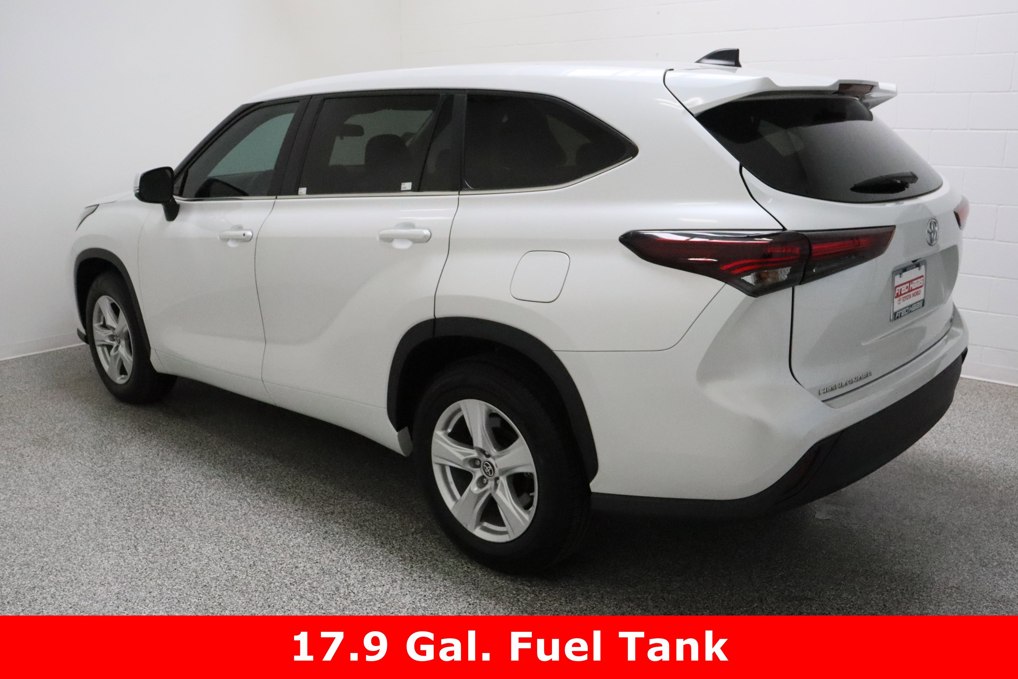 Used 2024 Toyota Highlander LE image 9