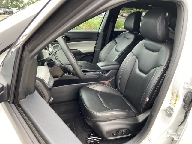Used 2025 Jeep Compass Limited AWD/4WD image 18