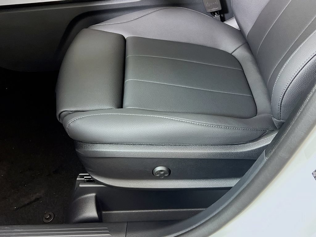New 2026 Mercedes-Benz GLB 250 4MATIC image 23
