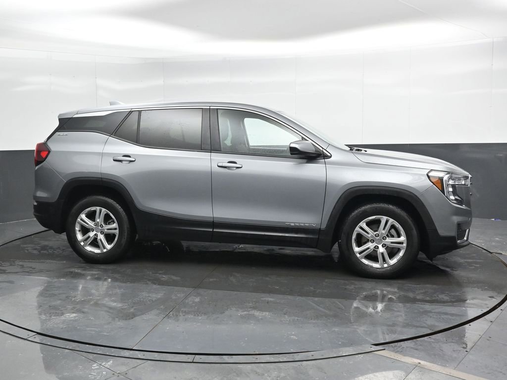 Used 2024 GMC Terrain SLE image 4
