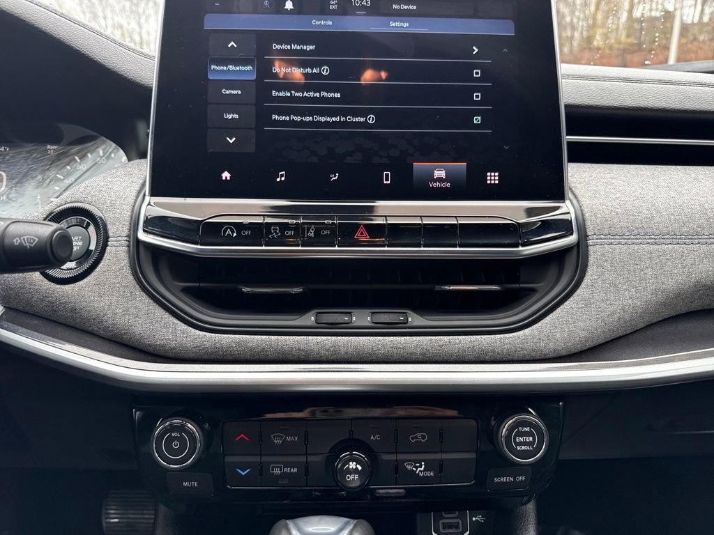 Used 2024 Jeep Compass Latitude image 28