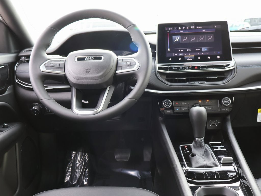 New 2026 Jeep Compass Latitude AWD/4WD image 18