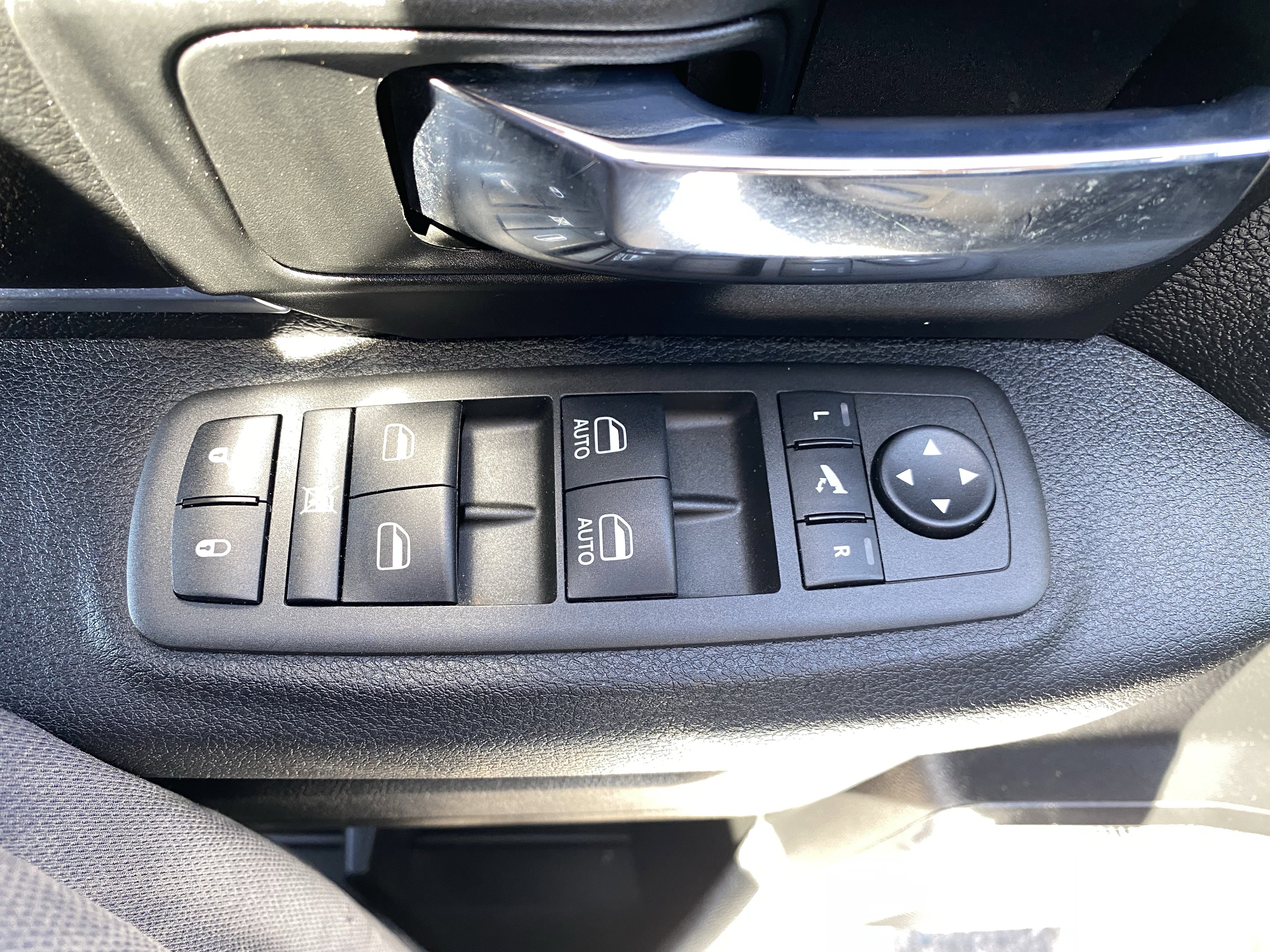 Used 2022 RAM 1500 Classic Warlock w/ Electronics Group AWD/4WD image 18